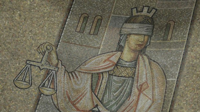 Евробарометър: Близо две трети от българите оценяват съдебната система като зависима