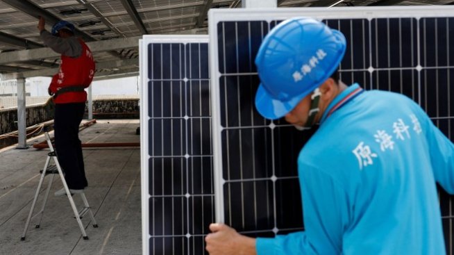 Иван Иванов: През последните години цената на тока от ВЕИ намалява непрекъснато