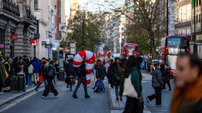 Покупателната способност на британските домакинства расте за трети пореден месец