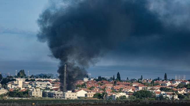 Пазарите в Израел потънаха, компаниите спряха дейност след атаката на "Хамас"