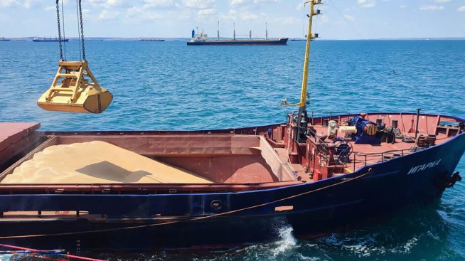 Украйна обяви хуманитарен коридор в Черно море за корабите, блокирани в пристанищата ѝ 