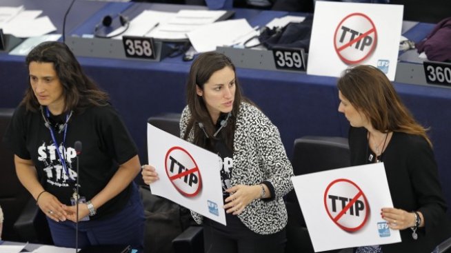 ТПТИ изправя корпорации срещу потребители, според противници на споразумението