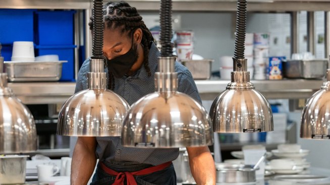 Безработицата в САЩ изненадващо спада още - до 53-годишно дъно