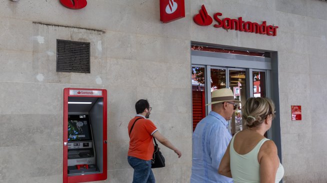 Santander застана начело по пазарна капитализация в Испания, измествайки собственика на Zara 