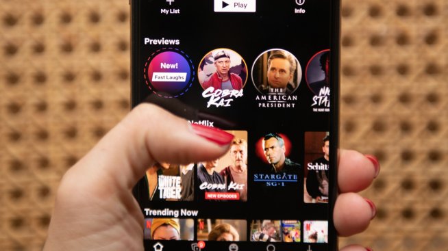 Netflix очаква по-евтината си услуга с реклами да достигне 40 млн. зрители до края на 2023 г.