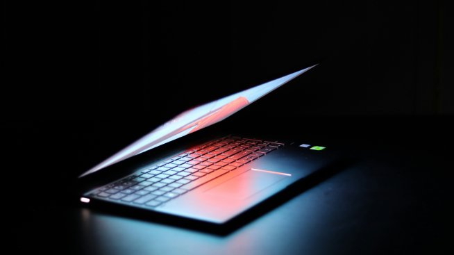 Акциите на Lenovo се сринаха след спад от над 20% на печалбата
