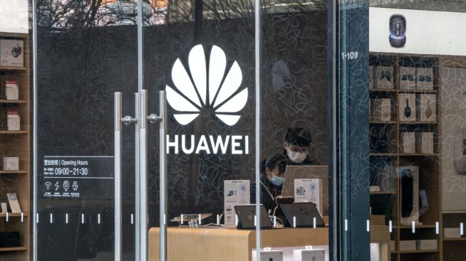 САЩ нанасят нов удар на Huawei