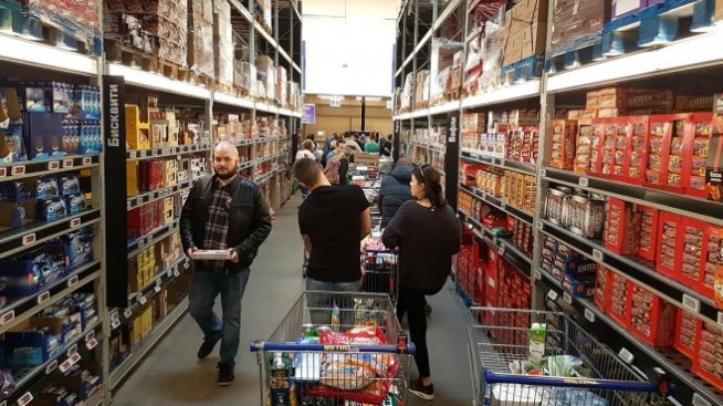 КЗК ще следи и пазара за търговия с храни от първа необходимост