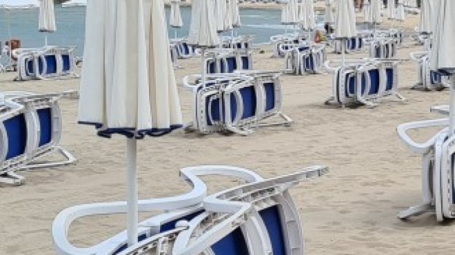 Пандемията намали близо два пъти туристите в България през юни