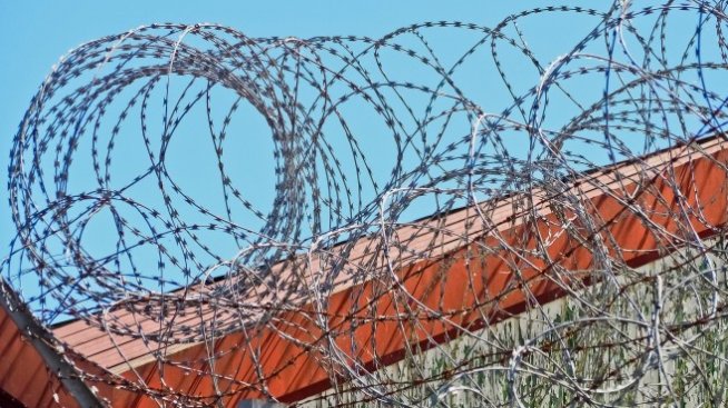 Сърбия ще вдига ограда по границата с България