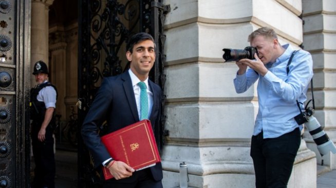 Държавният дълг на Великобритания премина рекордните 2 трлн. паунда