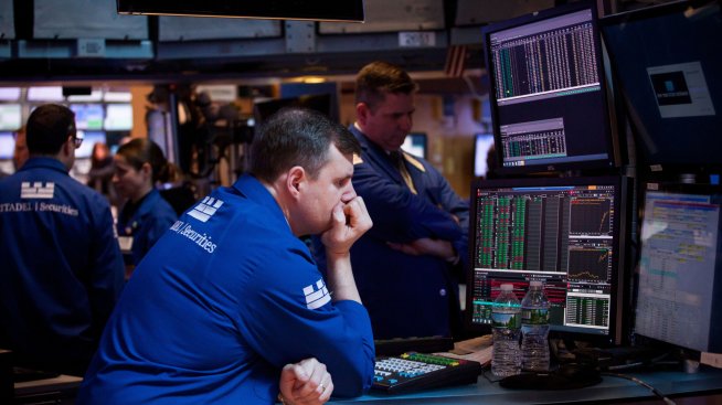 Рискът от широка банкова криза помрачава настроенията на Wall Street*