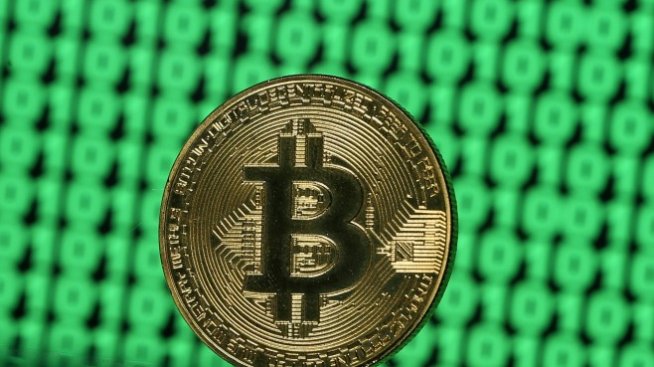 Цената на биткойна падна под 9600 долара