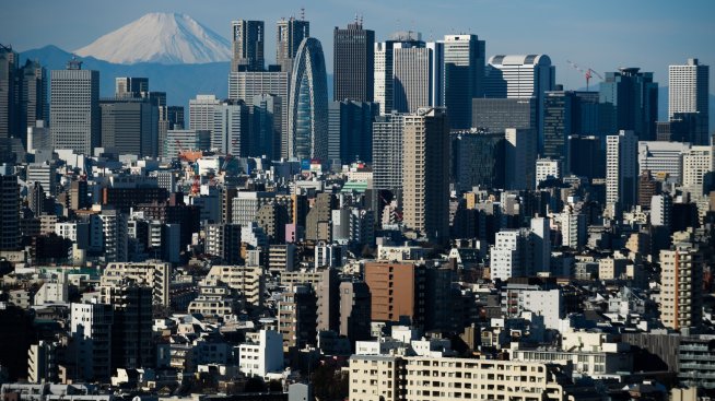 Офис животът в Хонконг и Сингапур отново кипи