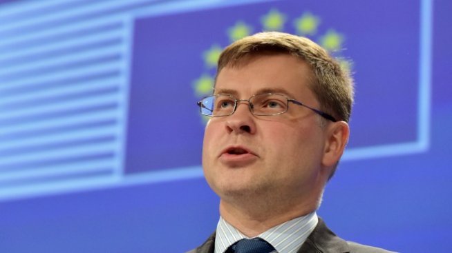 Домбровскис: Италианският бюджет открито отхвърля правилата на еврозоната