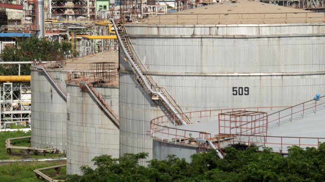 ОПЕК+ постигна споразумение за скромно увеличение на добива през ноември*