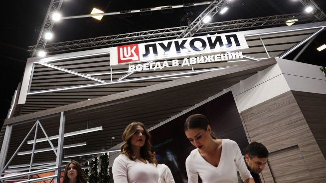 "Лукойл" иска да изкупи акции, държани от чужденци, на половин цена