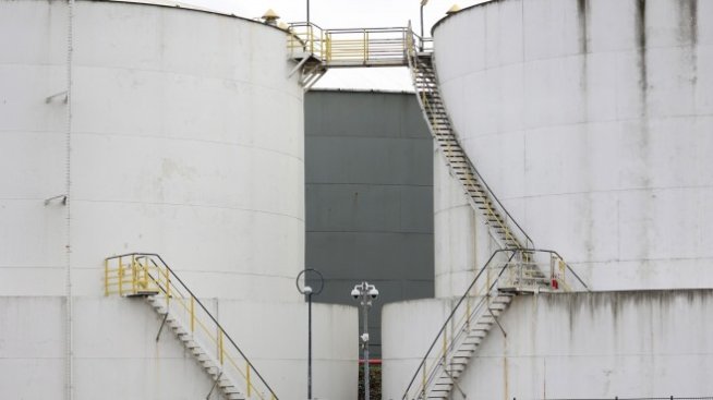 Цената на петрола се стабилизира след санкциите на САЩ срещу Русия*