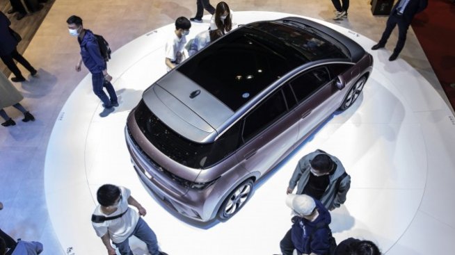 BYD побеждава Tesla в Китай в продажбите на електромобили през 2021 г.