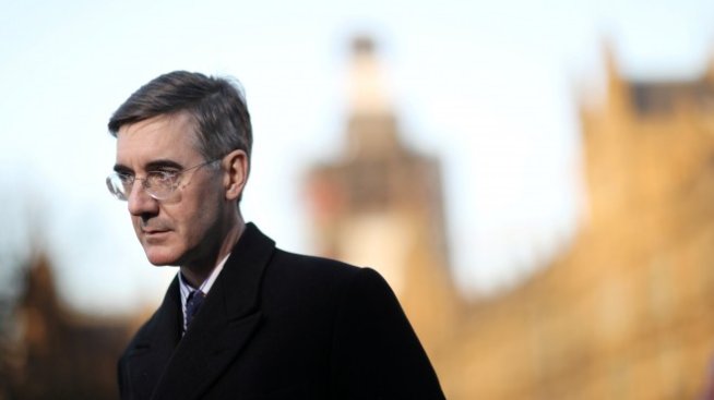 Заплахите на Мей за дълъг Brexit започват да дават резултати сред евроскептиците