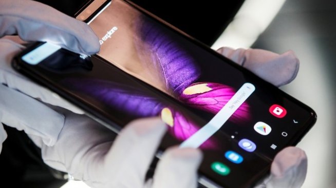 Samsung е продала 1 млн. бройки Galaxy Fold