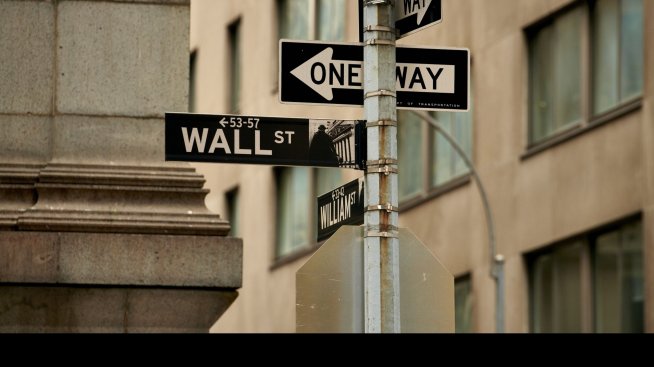 Индексите на Wall Street се насочват към трети пореден седмичен ръст