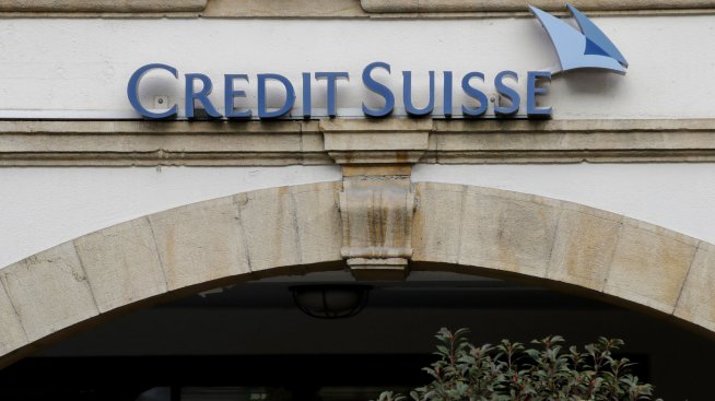 Акциите на Credit Suisse&nbsp;се сринаха с 12% до&nbsp;рекордно&nbsp;дъно