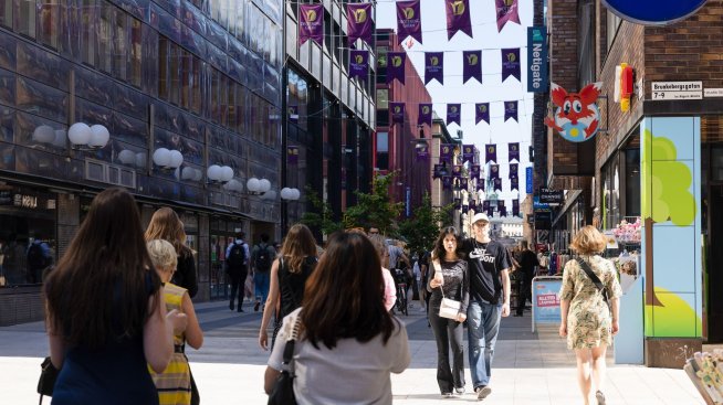 Икономиката на Швеция се свива през април