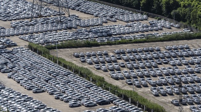 Honda съкращава служители и спира производството в три завода в Китай