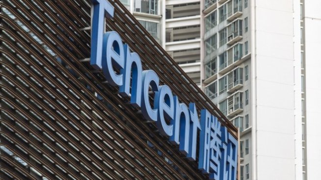 Какви са последиците от продажбата на част от дела на Tencent в Sea?