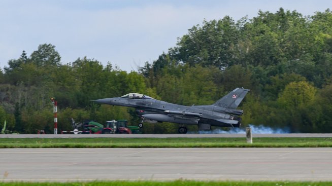 Полша задейства военната авиация след масирана руска атака с дронове и ракети над Украйна