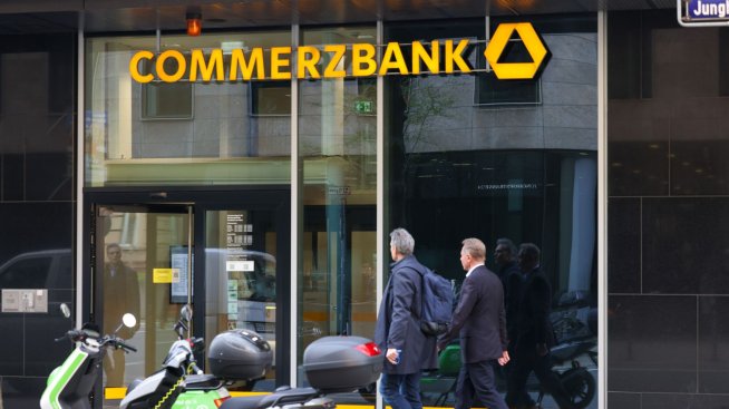 Ръководителите на UniCredit и Commerzbank са провели първия си разговор за германската банка