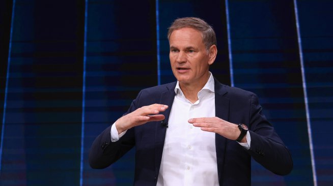 Porsche води преговори за намиране на наследник на Оливер Блуме