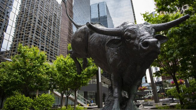 Dow Jones добави над 400 пункта в очакване на позитивно решение на дълговата криза в САЩ