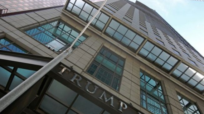 Бизнесът на Тръмп ще получи милиони, за да освободи Trump Tower в Торонто от бранда