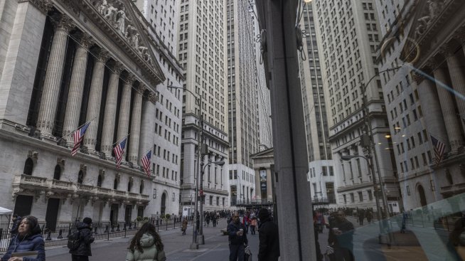 Dow загуби над 300 пункта под натиска на подновените опасения за банковия сектор 