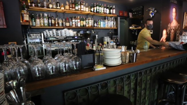 Отварят дискотекитe, нощните клубове и баровете