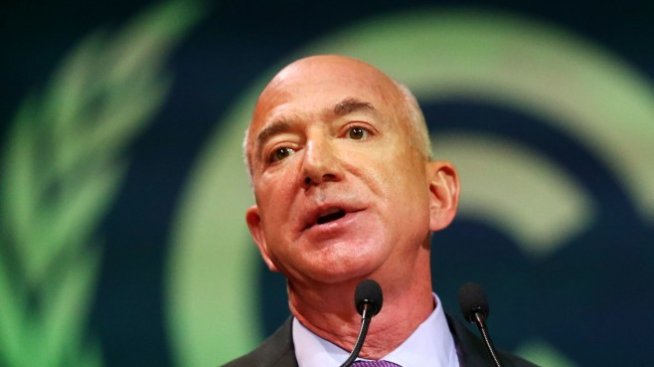 Безос: Харча повече за борба с климатичните промени, отколкото за космически туризъм