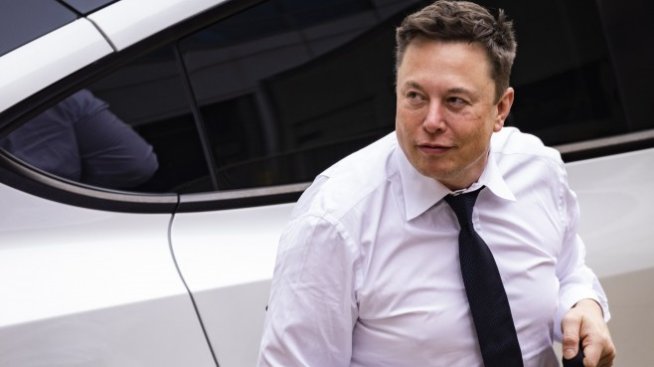 Мъск продължава серията с нова продажба на акции на Tesla за 930 млн. долара