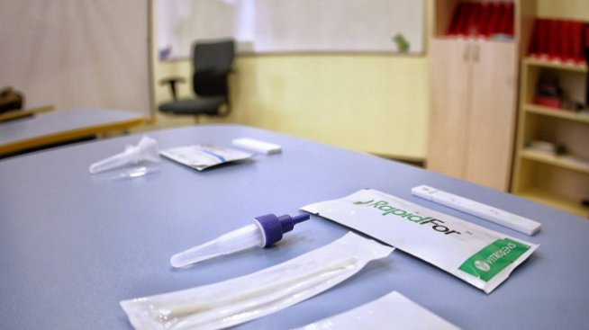 Осигурени са тестове за малките ученици за още две седмици