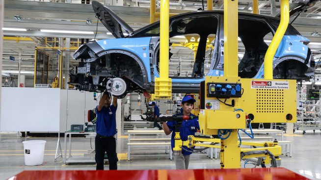 Конкуренцията при електромобилите в Китай поставя в риск производствения план на Тайланд