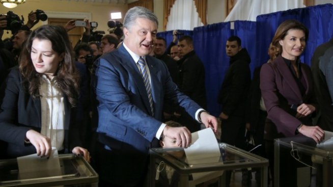 Тримата основни кандидати за президент дадоха своя глас на днешните избори в Украйна