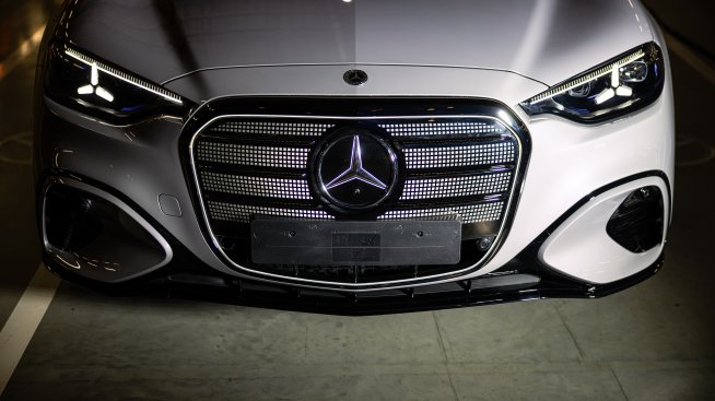 Mercedes започва ново обратно изкупуване на акции за 1 млрд. евро