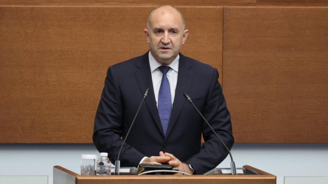 Радев: Намаляваме четирикратно продуктовите такси за електрическа и електронна техника