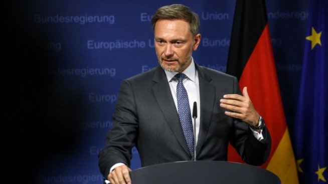 Германия отхвърля забраната на ЕК за продажба на конвенционални коли от 2035 г