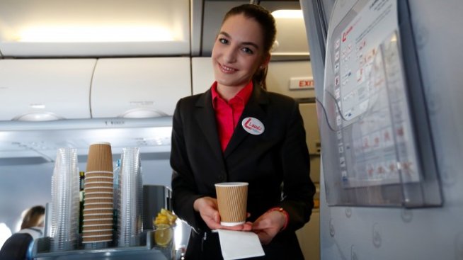 Ако се залеете с горещо кафе по време на полет, отговорна ще бъде авиокомпанията