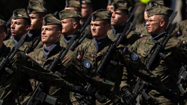 Полша иска увеличение на американските военни у дома след свиването на контингента в Германия
