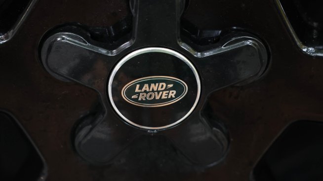 Jaguar Land Rover рестартира производството си на Острова след тежката хакерска атака