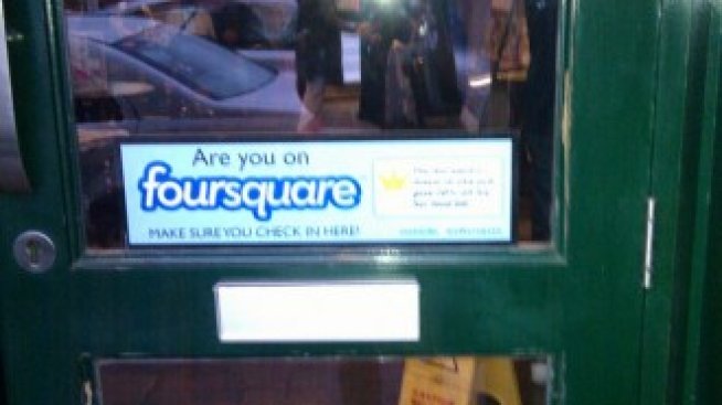 Microsoft хвърля око на Foursquare