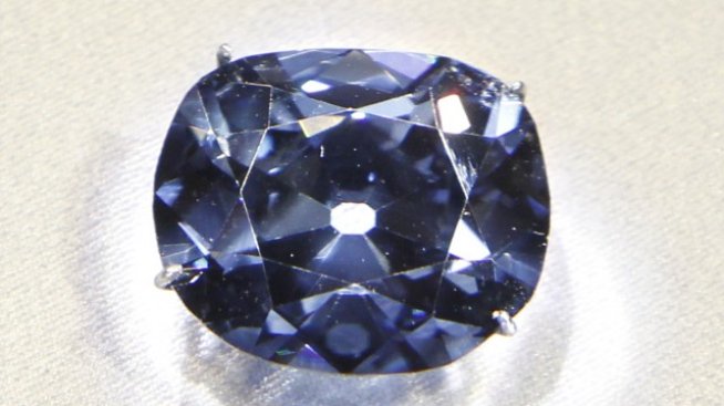 Най-големият кръгъл син диамант в света може да донесе 19 млн. долара